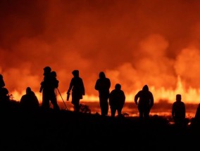 冰岛格林达维克附近的火山自去年12月以来第六次喷发