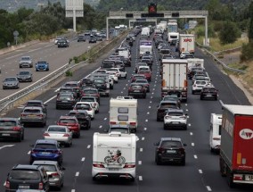 紧急警告称，在8月的银行假日周末，英国道路上的车辆比以往任何时候都多