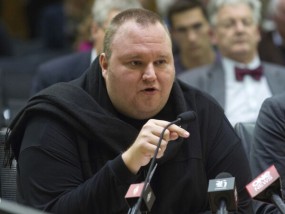 金·多特康姆(Kim Dotcom)在一场长达12年的诉讼中败诉，该诉讼旨在阻止新西兰驱逐出境，并面临美国版权案件